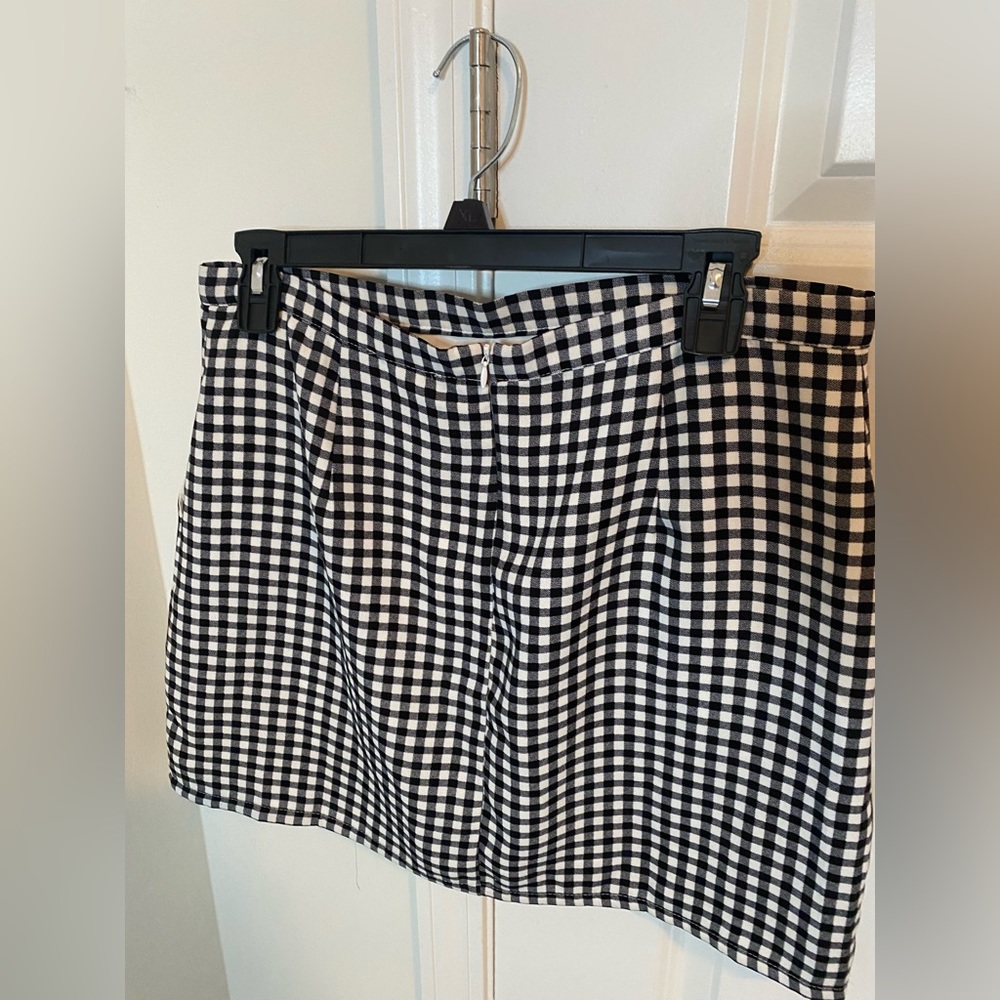 Checkered Mini Skirt (Forever 21) - Picture 4 of 8
